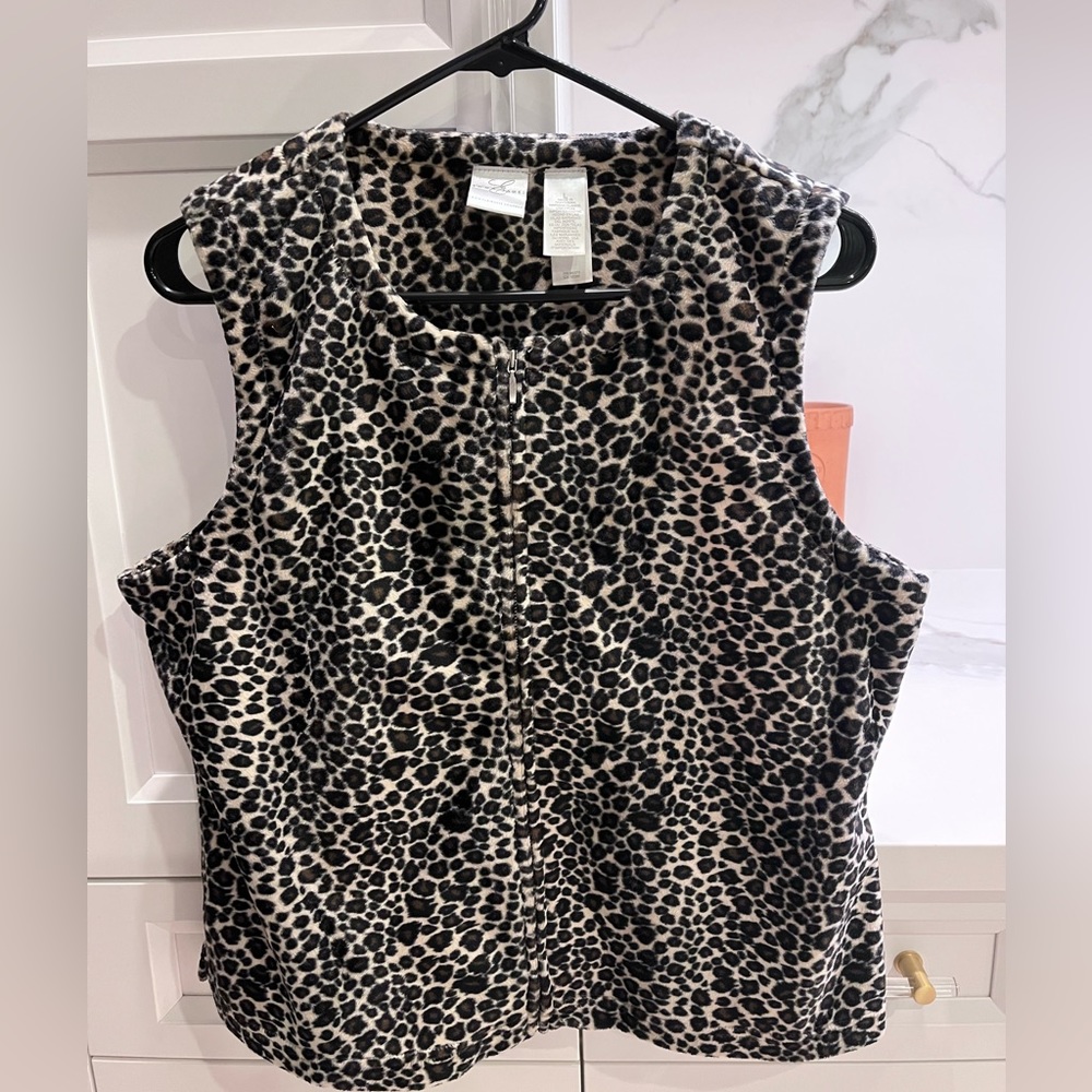 Emma James leopard vest size Lg, like new!